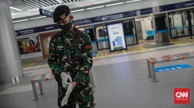 Prajurit TNI Ikut Terjun Lacak Mutasi Corona B117 di Karawang