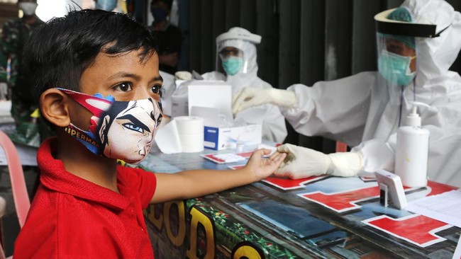 A coronavirus antibody test from health workers at a village in Bali, Indonesia, Wednesday, May 27, 2020. (AP Photo/Firdia Lisnawati)
