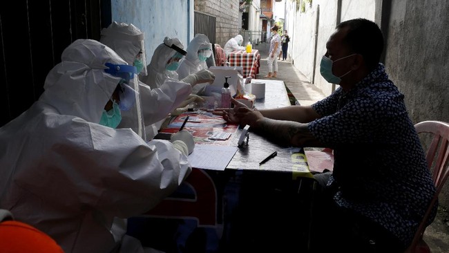 A coronavirus antibody test from health workers at a village in Bali, Indonesia, Wednesday, May 27, 2020. (AP Photo/Firdia Lisnawati)
