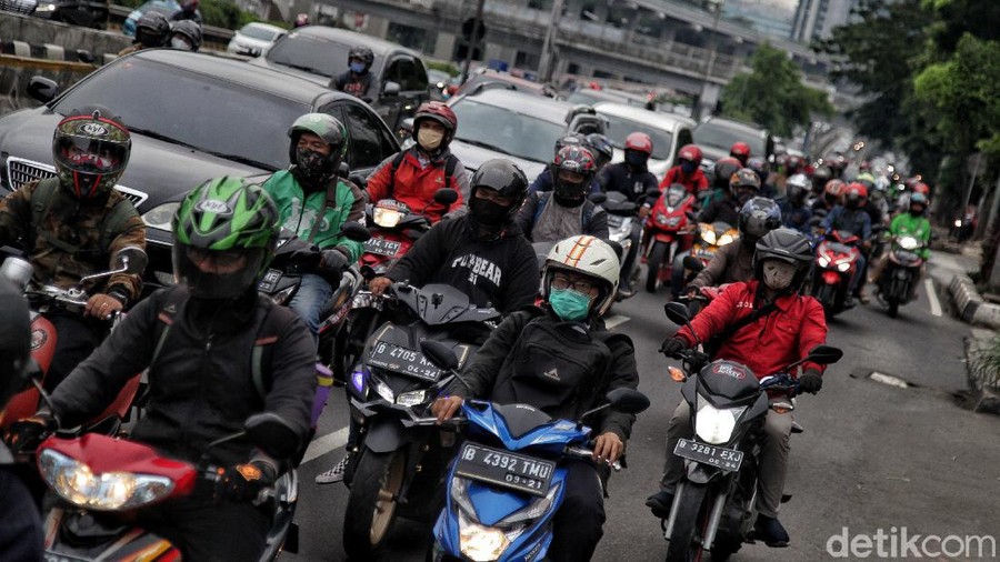 DKI Jakarta beberapa kali disinggung pemerintah sebagai provinsi yang paling memenuhi syarat untuk menerapkan tatanan kehidupan normal baru atau new normal.