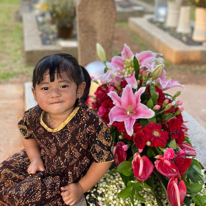 <p>Kata sang ibu, Gaia sangat merindukan neneknya. Gadis kecilnya Ibas ini suka sekali melihat video kebersamaannya dengan Memo. (Foto: Instagram @ruby_26)</p>