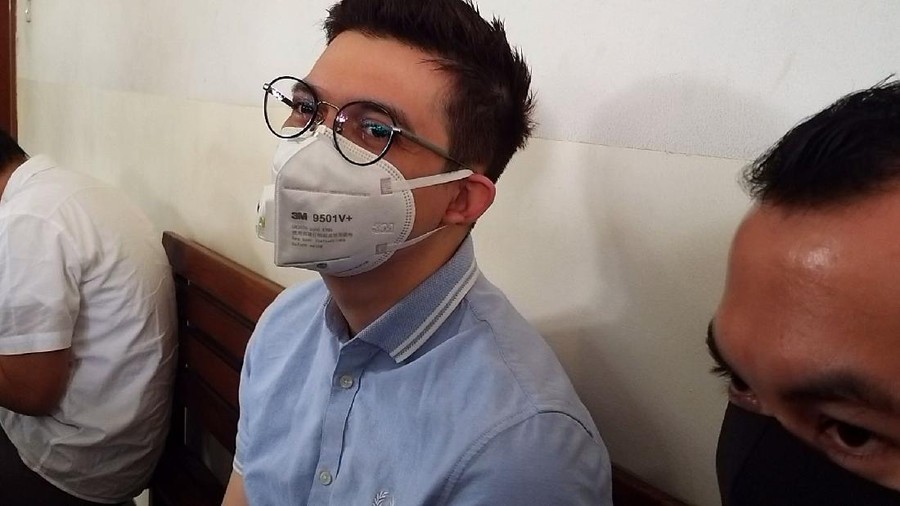 Irwansyah di sidang Wawan (Pingkan/detikcom) Irwansyah di sidang Wawan (Pingkan/detikcom)