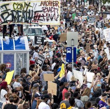 Protes Aksi Polisi Injak Leher Warga hingga Tewas Berujung Kacau di AS