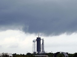 NASA Tunda Peluncuran Roket SpaceX Elon Musk