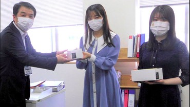 img-title Sekolah di Jepang Akan Dibuka Lagi, Idol Grup HKT48 Sumbang 10 Ribu Masker