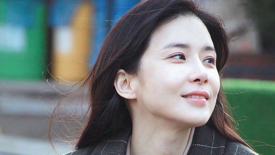 Lee Bo Young
