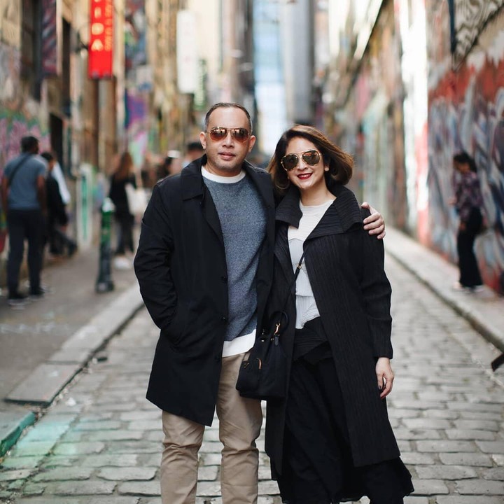 <p>Novita Angie menikah dengan Sapto Haryo pada 2001 silam. Keduanya selalu terlihat romantis selama 19 tahun menikah. (Foto by Sweet Escape via Instagram @novitaangie)</p>