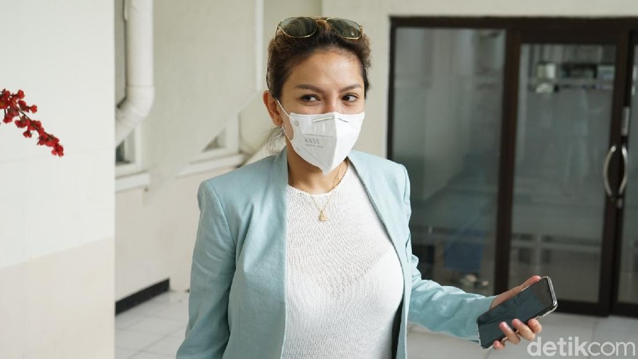 Nikita Mirzani saat ditemui di Pengadilan Negeri Jakarta Selatan.