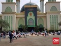 Jumatan Masjid Al Barkah Bekasi, Barisan Salat Hingga di Luar