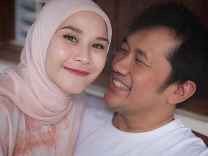 Perjuangan Hanung Nikahi Zaskia Mecca, Umroh agar Ibu Mertua Beri Restu