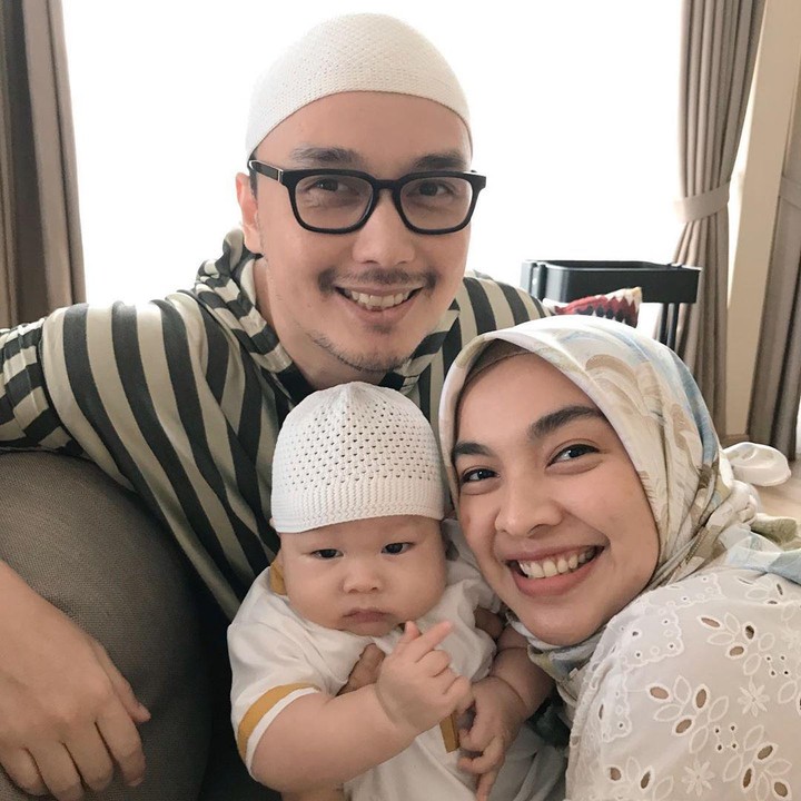 <p>Setelah hampir 4 tahun menikah, Tika Bravani dan Dimas Aditya akhirnya dikaruniai anak laki-laki di tahun ini, Bunda. (Foto: Instagram @tikabravani)</p>