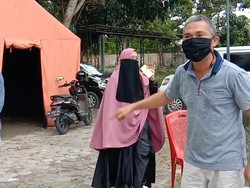 Orang Tua Ini Ngamuk Minta Anaknya yang Positif Corona Dipulangkan