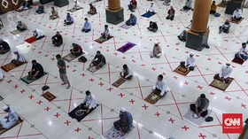 Khofifah Izinkan Masjid di Jatim Gelar Salat Jumat