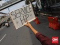 FOTO: Menjajakan Jasa Servis Ponsel dari Pinggir Jalan