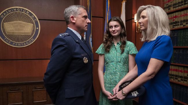 SPACE FORCE (L TO R) STEVE CARELL as GENERAL MARK R. NAIRD in episode 104 of SPACE FORCE Cr. Courtesy of Netflix © 2020