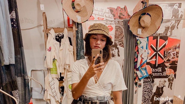 5 Tips Mirror Selfie Biar Tampilan Feeds Instagram Makin Kece!