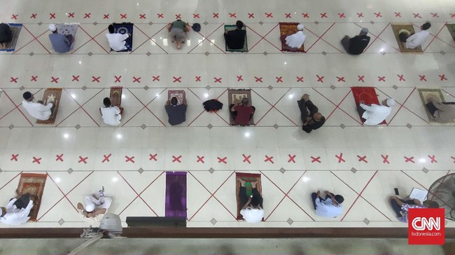 Panduanprotokol kesehatan selama Ramadan di Jakarta menganjurkan buka puasa tetap di rumah masing-masing dan kapasitas masjid dibatasi 50 persen.