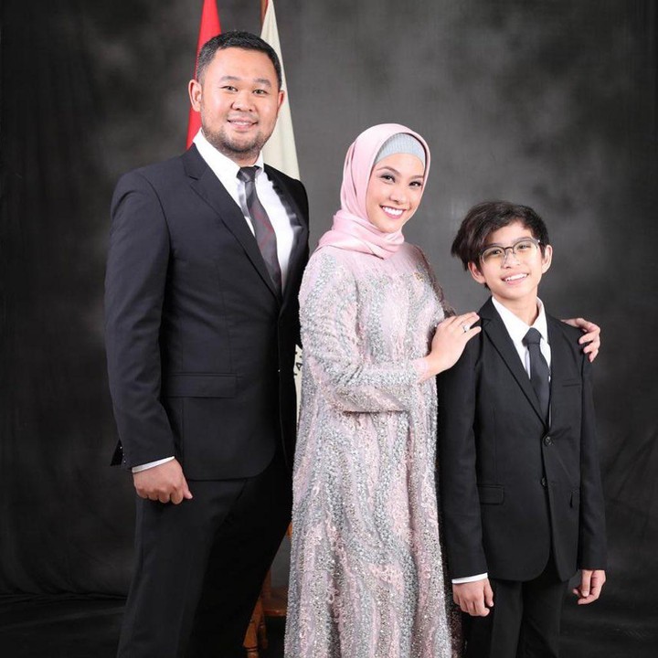 <p><strong>6. Rachel Maryam</strong>   Pada 11 April lalu, aktris dan politisi Rachel Maryam umumkan kehamilan keduanya. Ia mengunggah foto USG dan menuliskan bahwa calon buah hatinya sehat, Bunda. (Foto: Instagram @rachelmaryams)</p>