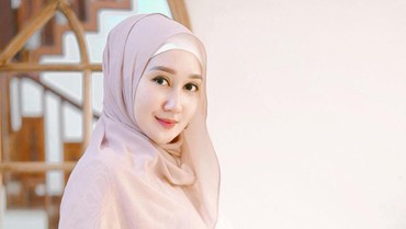 Dian Pelangi Umumkan Kelahiran Anak Pertama