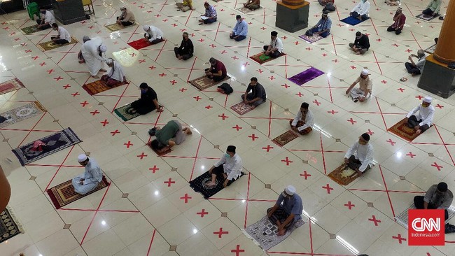 Salat Jumat di Masjid Akbar Al Baraqah Bekasi
