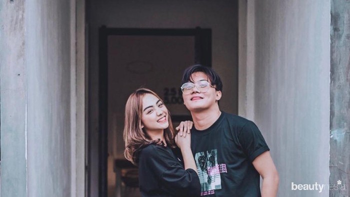 Walau #dirumahaja, Pasangan Selebriti ini Tetap Romantis