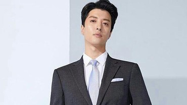 img-title Lee Dong Gun Diramal Bakal Nikah Lagi tapi...