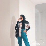Lebih Nyaman dari Skinny Jeans, Contek Yuk Padu Padan Mom Jeans ala Influencer