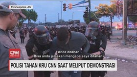 VIDEO: Polisi Tahan Kru CNN Saat Meliput Demonstrasi
