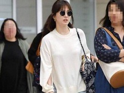 Intip 5 Gaya Santai dan Modis Song Hye Kyo di Bandara