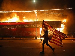 Video Jejak Kemarahan Warga Minneapolis Dipicu Tewasnya George Floyd