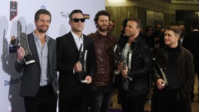 Robbie Williams Reuni dengan Take That Gelar Konser Virtual