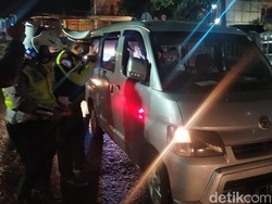 Bawa Pemudik Cianjur Tanpa SIKM ke Jakarta, Minibus Diputar Balik