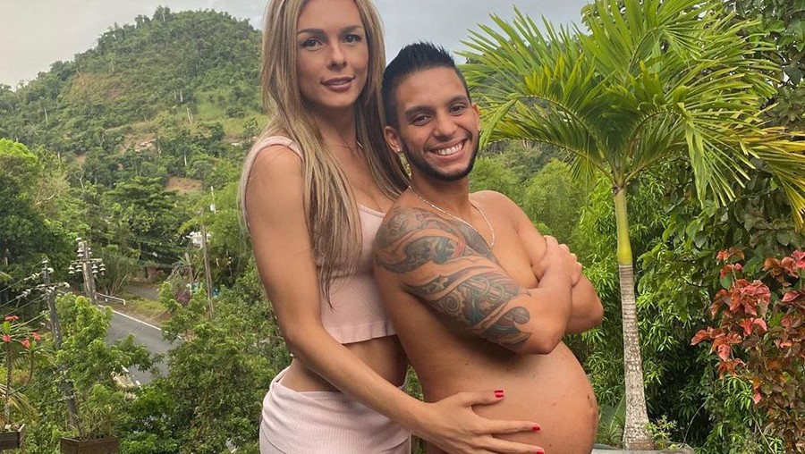 Danna Sultana dan Esteban
