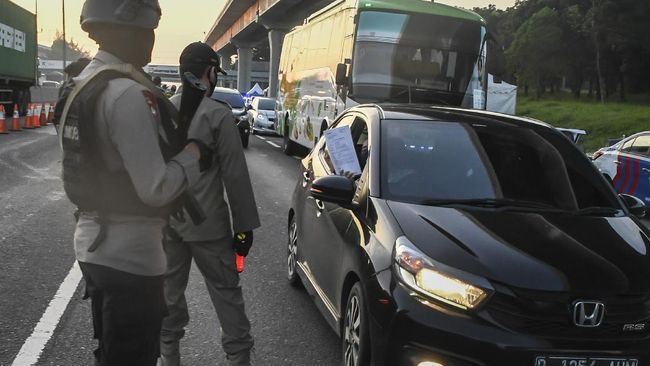 Aparat Antisipasi Perluasan Covid-19 Lewat Operasi Yustisi Kepolisian RI, TNI, Polisi Pamong Praja, dan pemangku kepentingan lain berkolaborasi menggelar operasi yustisi sejak 14 September 2020.