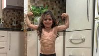 Gaya Kulineran Arat Hosseini, Bocah Kecil Bertubuh Kekar yang Hobi Fitness