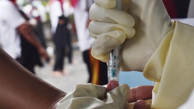 Dinkes DKI Jakarta menerangkan total 26.664 kasus positif Covid-19 di Ibu Kota hingga hari ini, Selasa (11/8), 16.927 orang sembuh dan 953 orang meninggal.