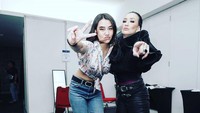 <p>Gaya Reza bahkan tak kalah keren dari si bungsu Aaliya. (Foto: Instagram @rezaartameviaofficial)</p>
