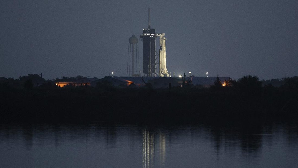 FOTO: Detik-detik SpaceX Luncurkan Astronaut ke Luar Angkasa