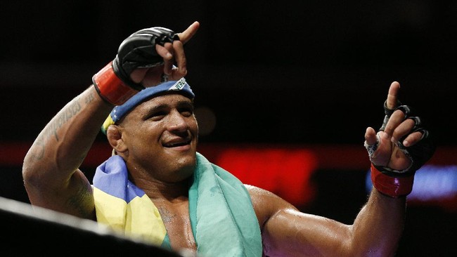 Gilbert Burns berhasil mengalahkan Jorge Masvidal pada laga kelas welter UFC 287 lewat keputusan menang angka mutlak.