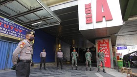 Polri-TNI Jaga Pertokoan dari Aksi Sweeping Produk Prancis