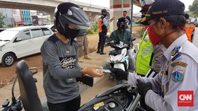 Polisi Putar Balik Puluhan Kendaraan Masuk via Kalimalang