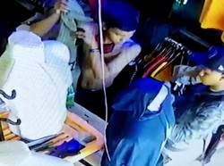 Dua Pemuda Sukabumi Santuy Curi Baju di Distro yang Ramai Pembeli