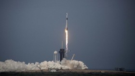 Absen Sejak 2011, SpaceX Bawa Astronaut AS ke Luar Angkasa