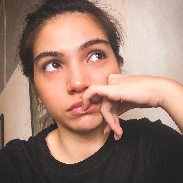 <p>Foto-foto di Instagram Fergie kerap memperlihatkan wajahnya dengan make up natural. (Foto: Instagram @fergiebritney)</p>