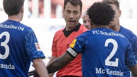 Solidaritas untuk George Floyd dari Liga Jerman