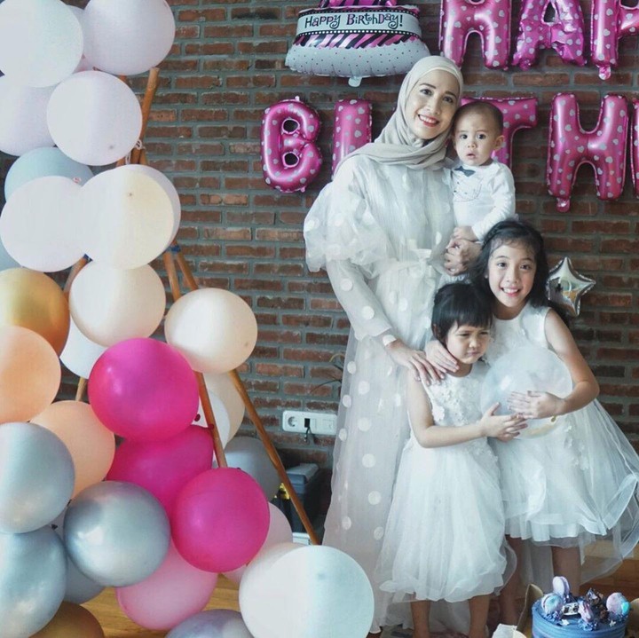 <p>Ketiga anak Fanny Fabriana memiliki nama Kimora Balqis Badruddin, Kaiza Aqeelah Badruddin, dan Dylan Arrayan Badruddin. (Foto: Instagram @fannyfabriana)</p>
