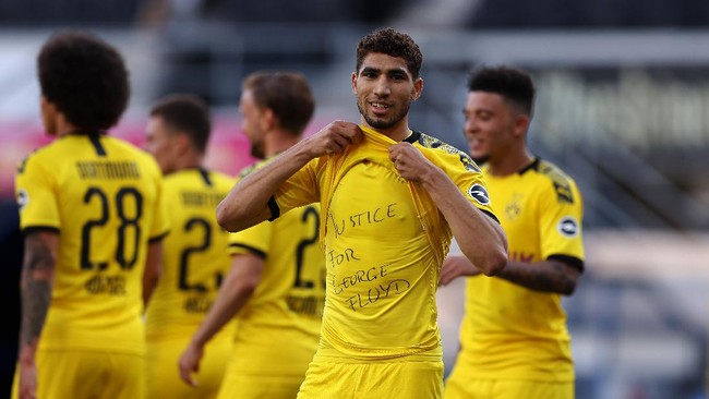 Dortmund's Moroccan defender Achraf Hakimi shows a 