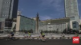 Bersepeda Olahraga Alternatif Saat Pandemi Pengendara sepeda melintas di kawasan Sudirman-Thamrin, Jakarta, Senin, 1 Juni 2020. Bersepeda menjadi alternatif olahraga bagi warga semenjak berlakunya status PSBB yang berdampak pada tutupnya sejumlah fasilitas olahraga di Jakarta. CNN Indonesia/Bisma Septalisma