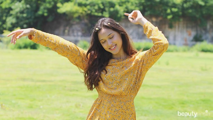 Gak Bikin Terlihat Tua, Ini 6 Padu Padan ala Yasmin Napper