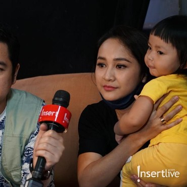 Cerita Malvino Fajaro dan Istri Relakan Pekerjaan Demi Urus Anak